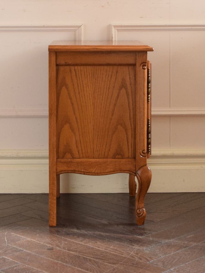 サイドキャビネットの側面