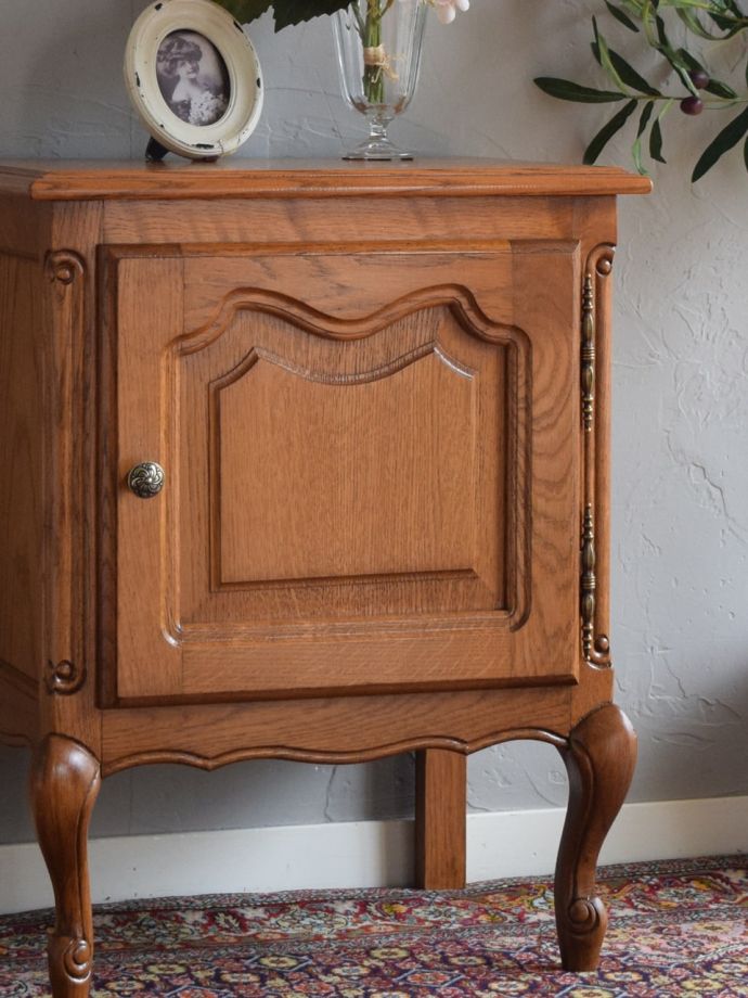 フランスのアンティークらしい美しい彫