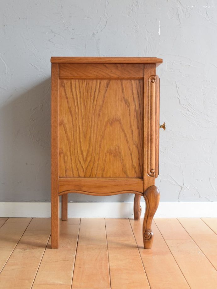 サイドキャビネットの側面