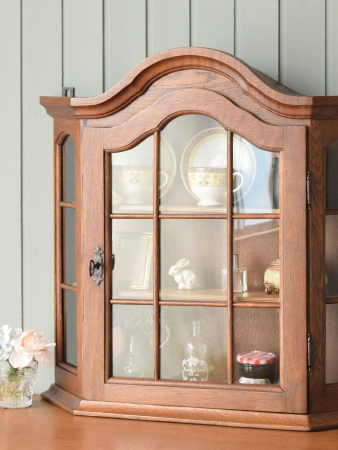 フランスの家具らしい美しいフォルム