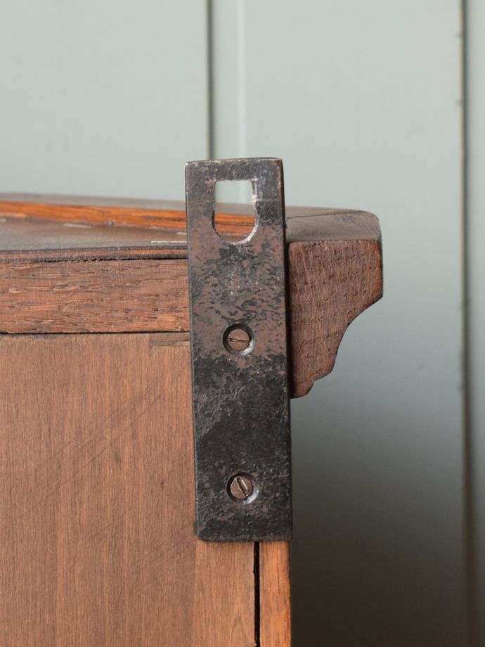 ウォールキャビネットのフック