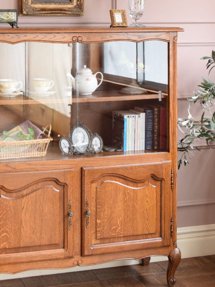 フランスのアンティークらしい美しい彫