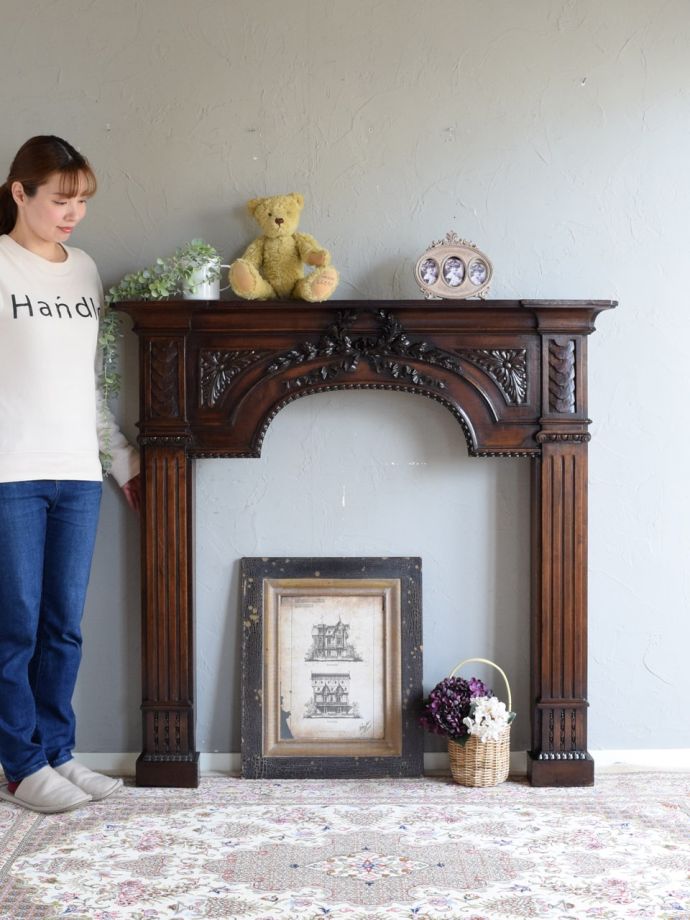 アンティークのマントルピース