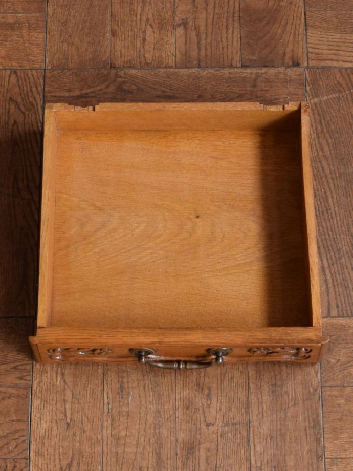 サイドキャビネットの引き出し