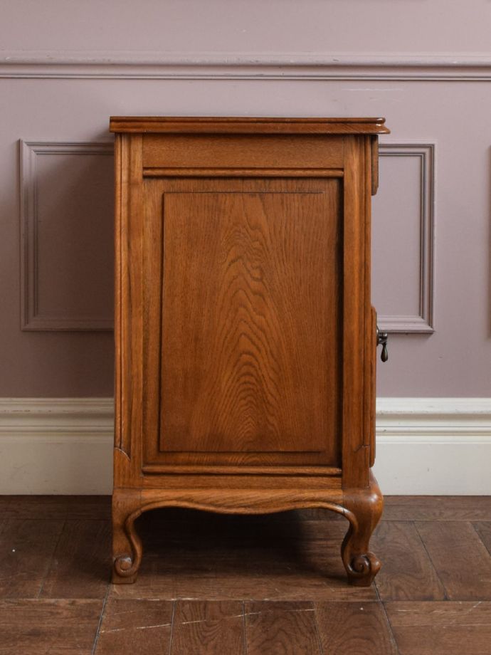 サイドキャビネットの側面