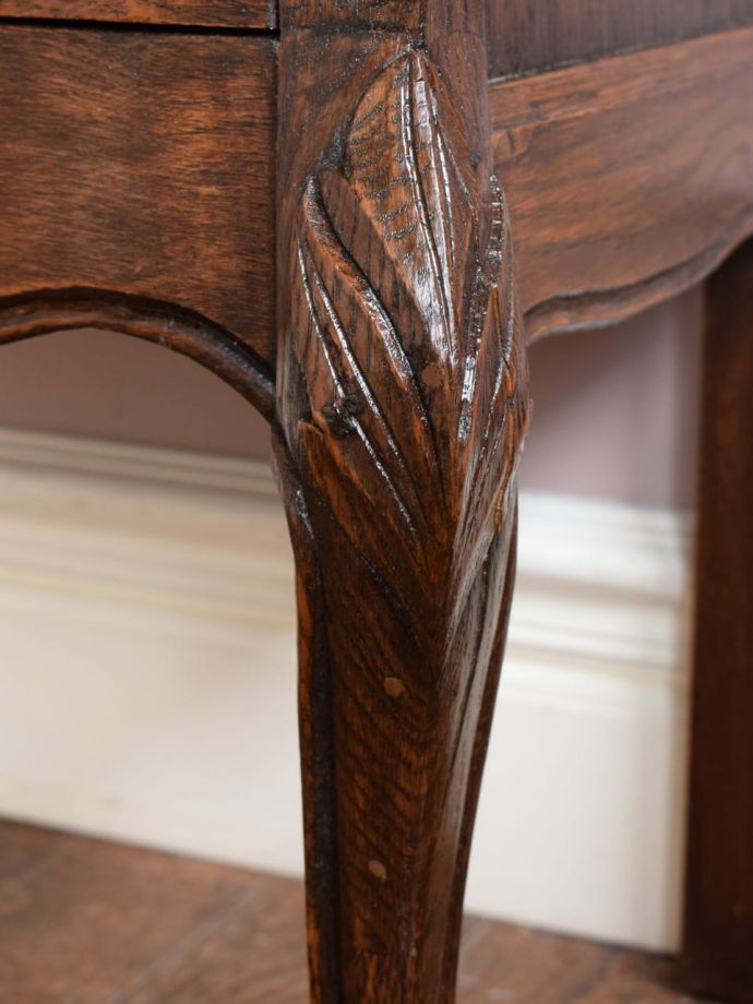 アンティーク家具の装飾