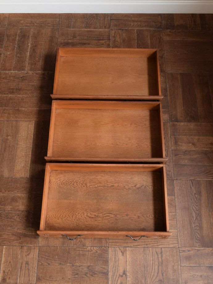 アンティークチェストの引き出し