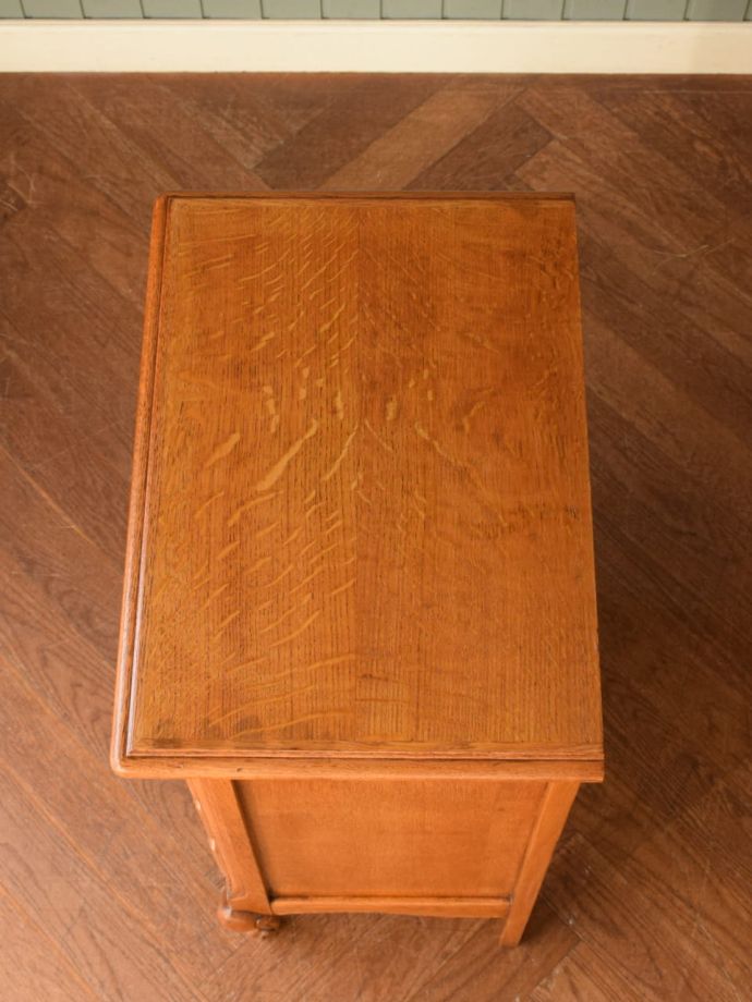 サイドチェストの天板