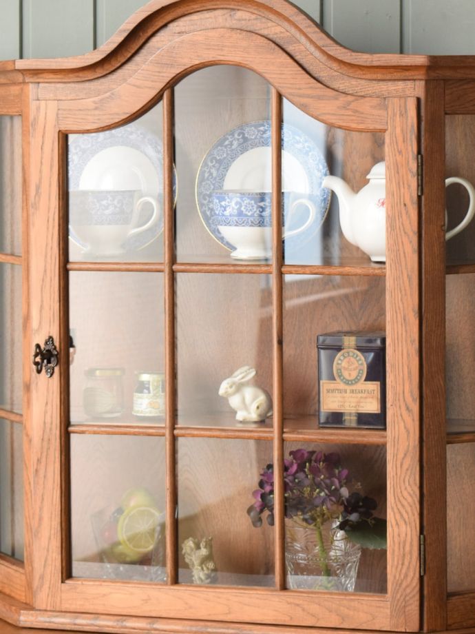 フランスの家具らしい美しいフォルム