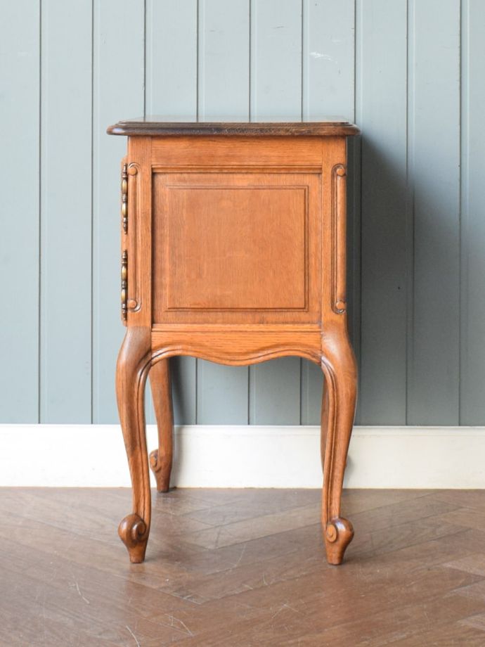 サイドキャビネットの側面