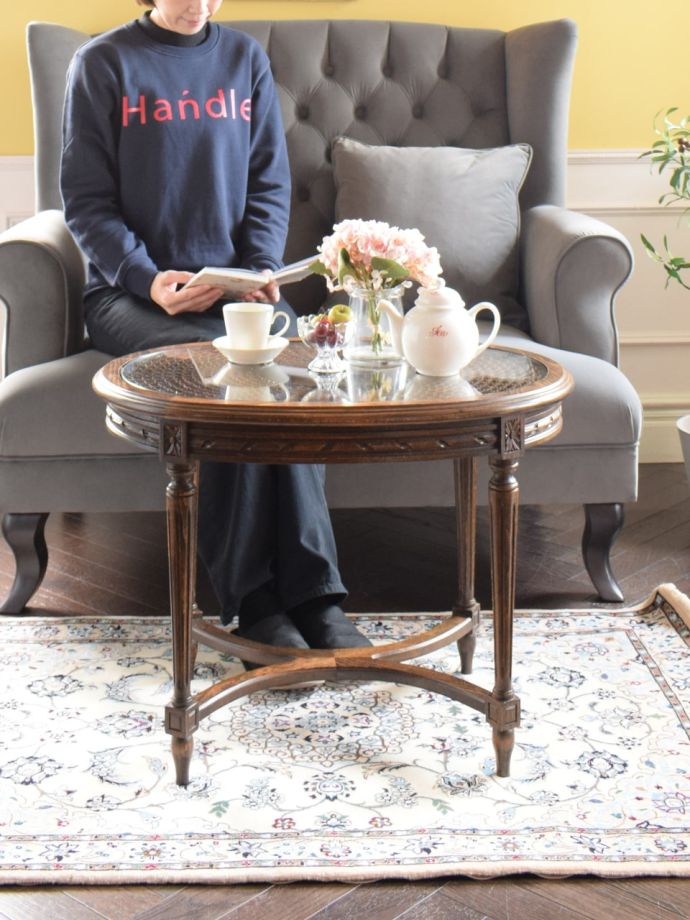 フランスの優雅なコーヒーテーブル