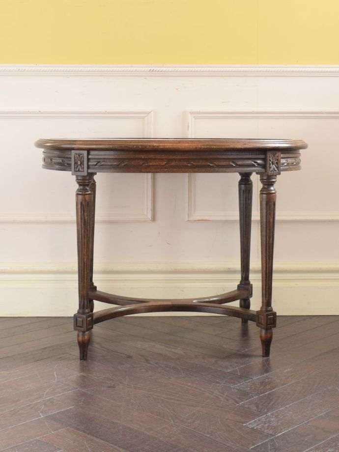 コーヒーテーブルの側面