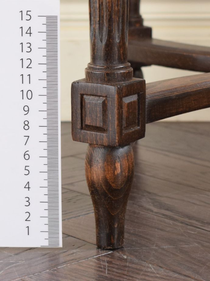 アンティークテーブルの脚