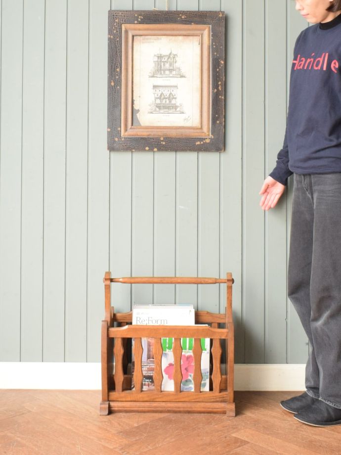 アンティークのおしゃれなマガジンラック