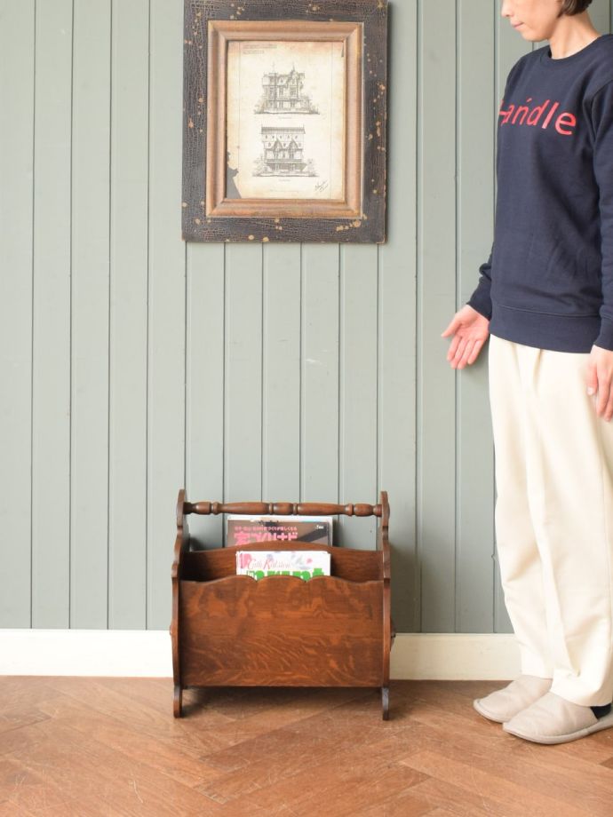 アンティークのおしゃれなマガジンラック