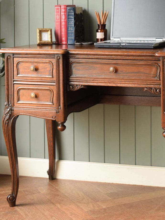アンティークデスクの美しい木目