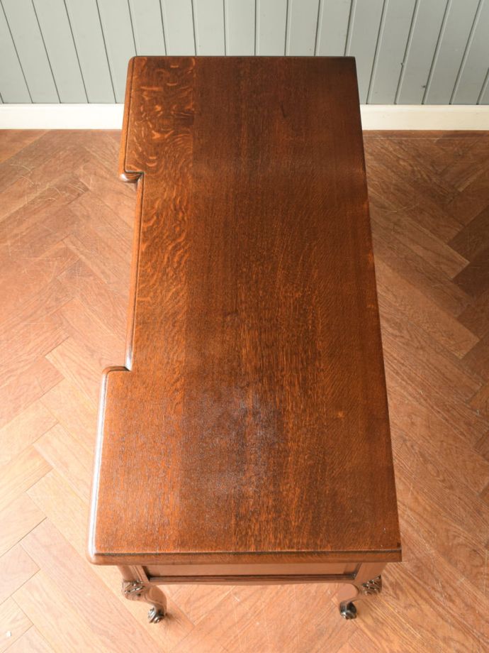 書斎机の美しい天板