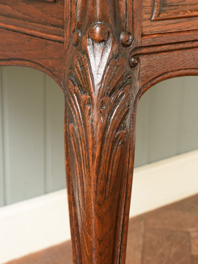 アンティークらしい彫