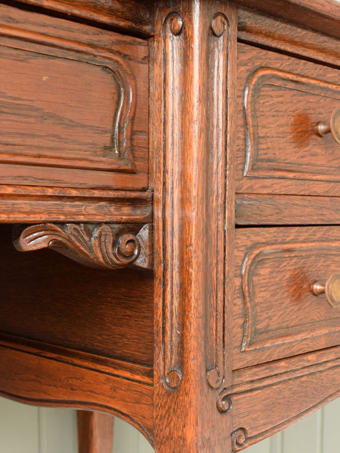 アンティークらしい彫