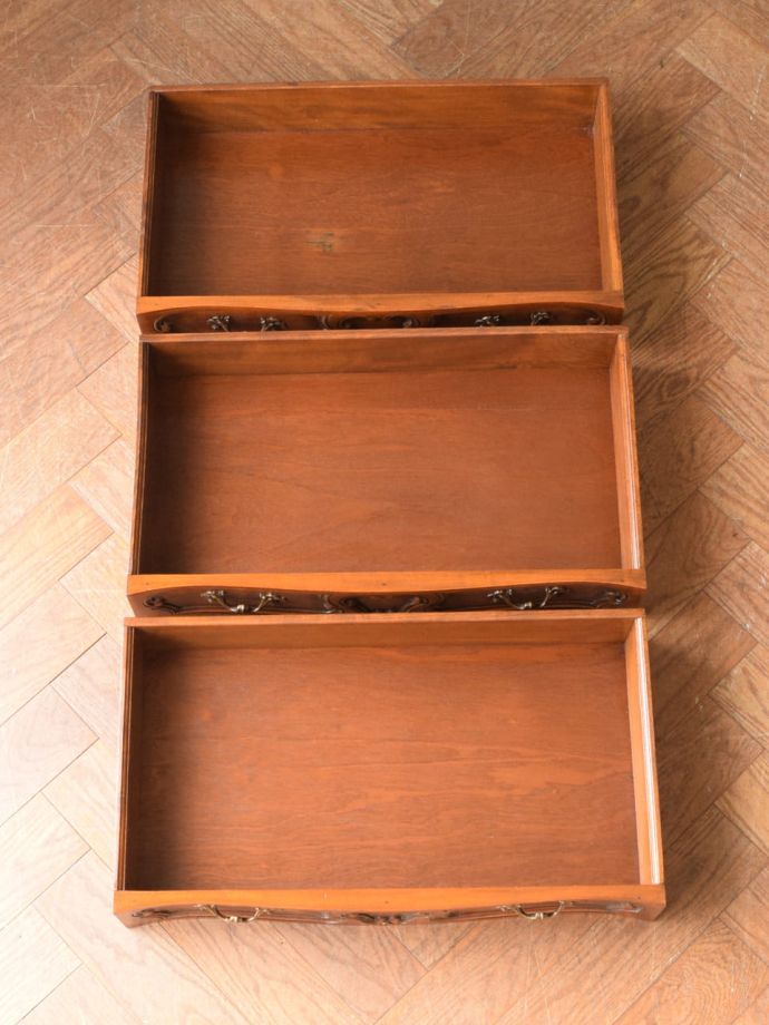 アンティークチェストの引き出し