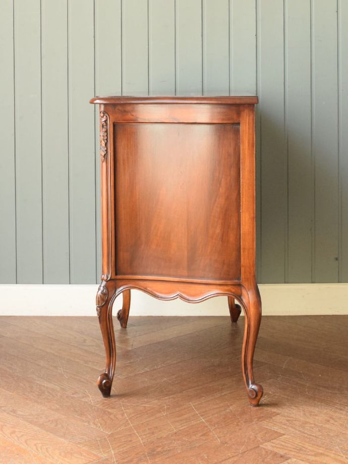 アンティークチェストの側面