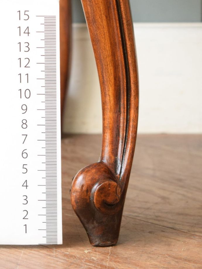 アンティークチェストの脚