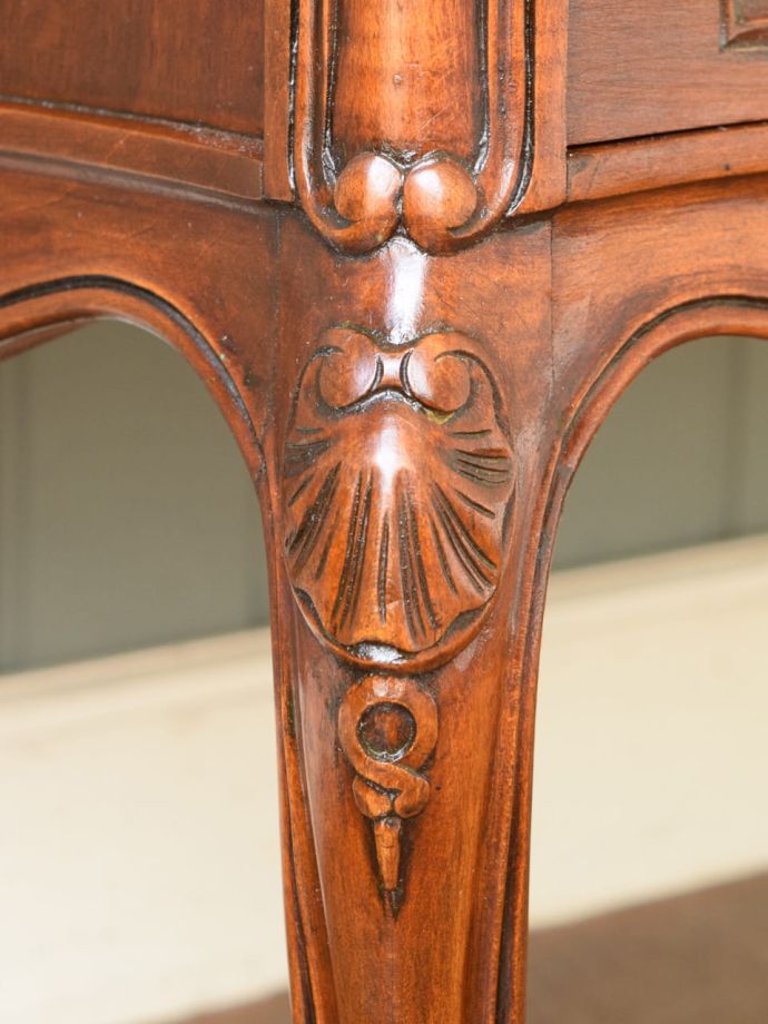 フランスらしい彫