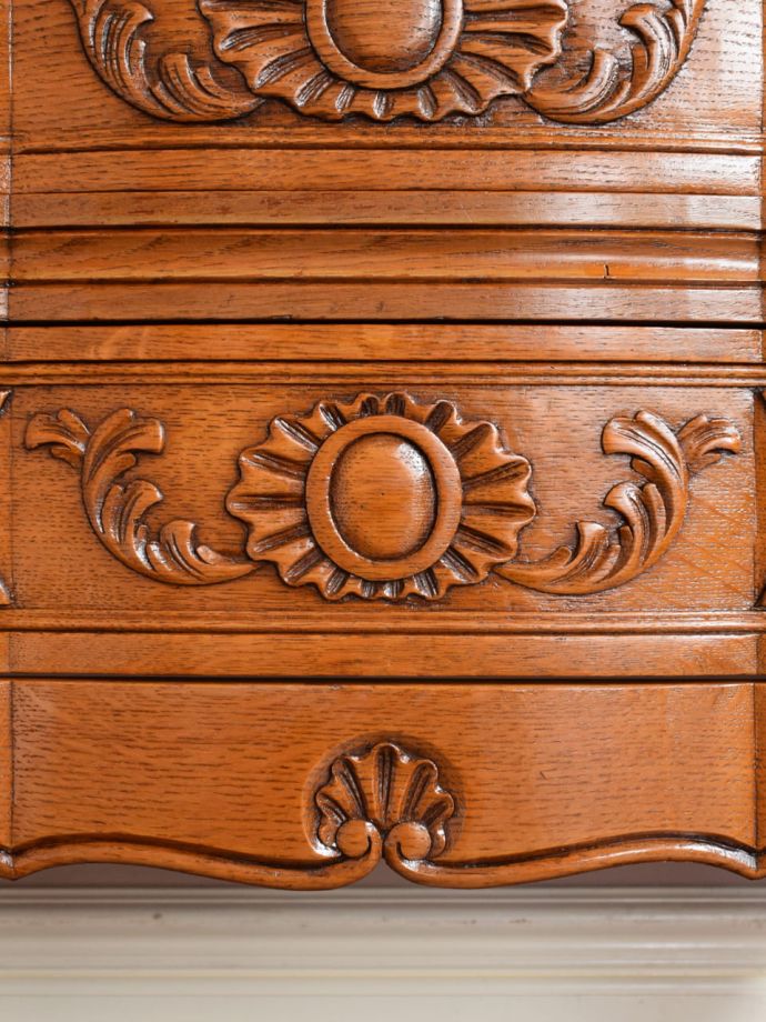 フランスらしい彫