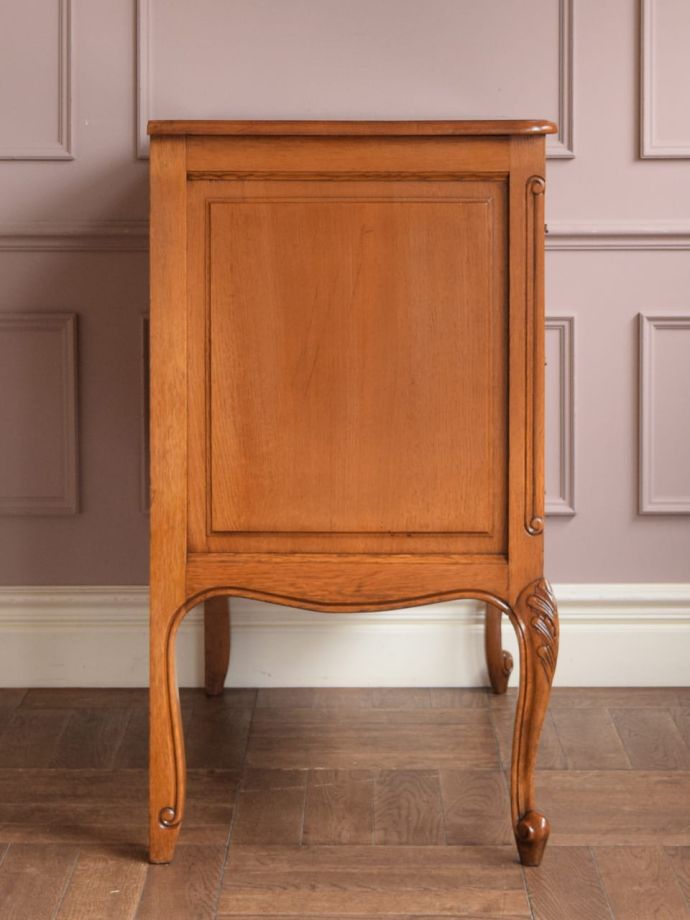 アンティークチェストの側面