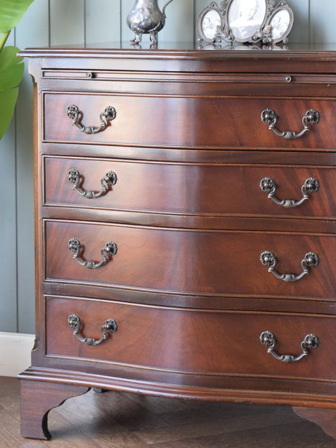 アンティークチェストの美しい木目