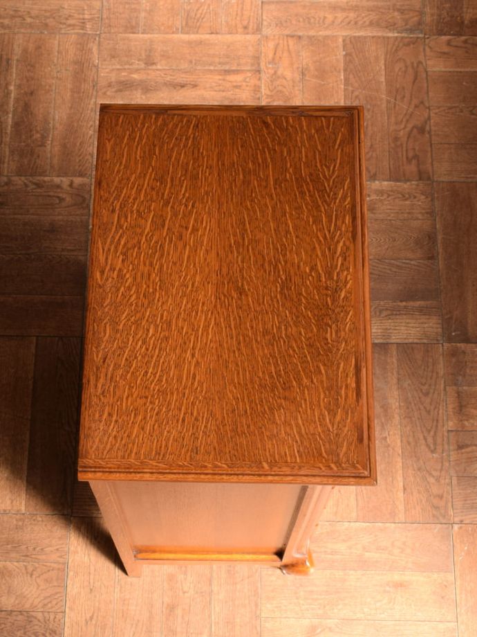 フランスのチェストの天板