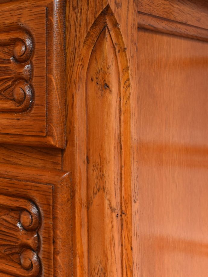 フランスらしい彫