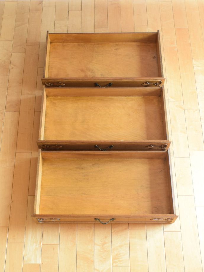 アンティークチェストの引き出し