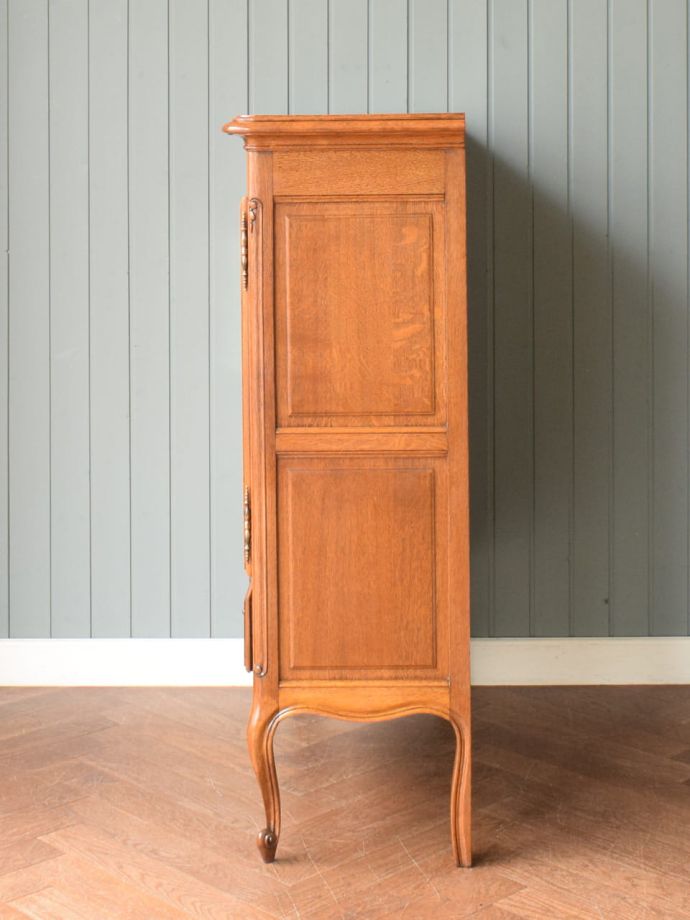 サイドボードの側面