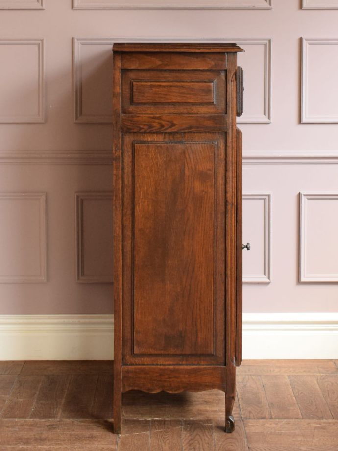 サイドボードの側面