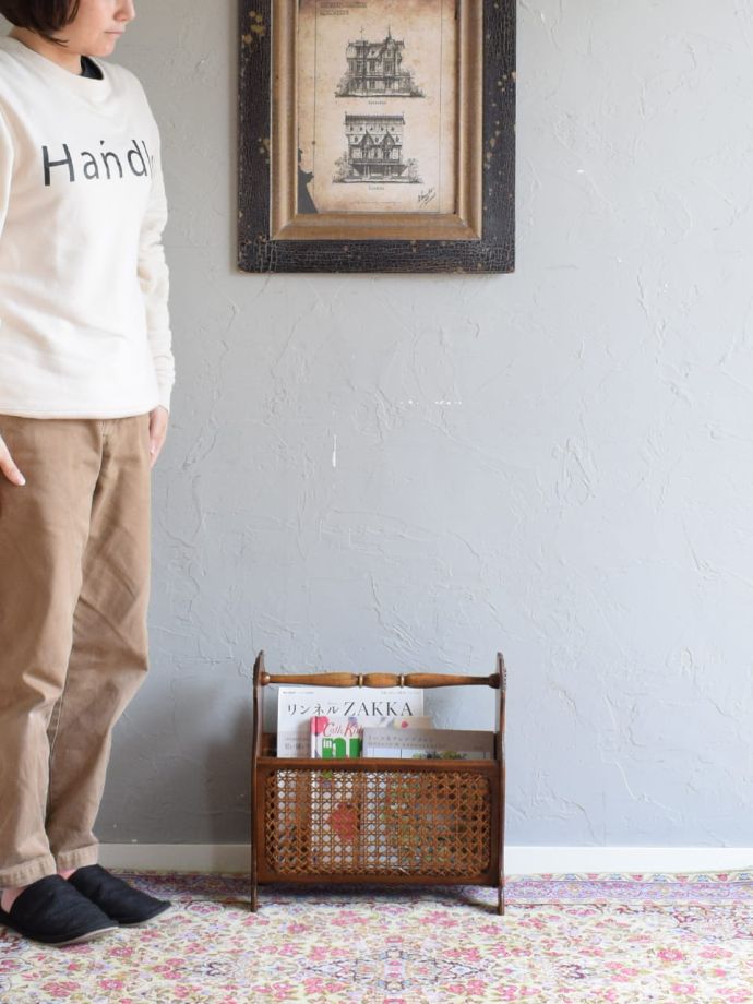 アンティークのおしゃれなマガジンラック