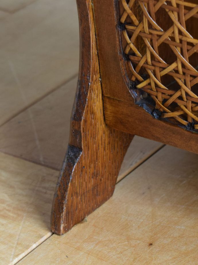 マガジンラックの脚