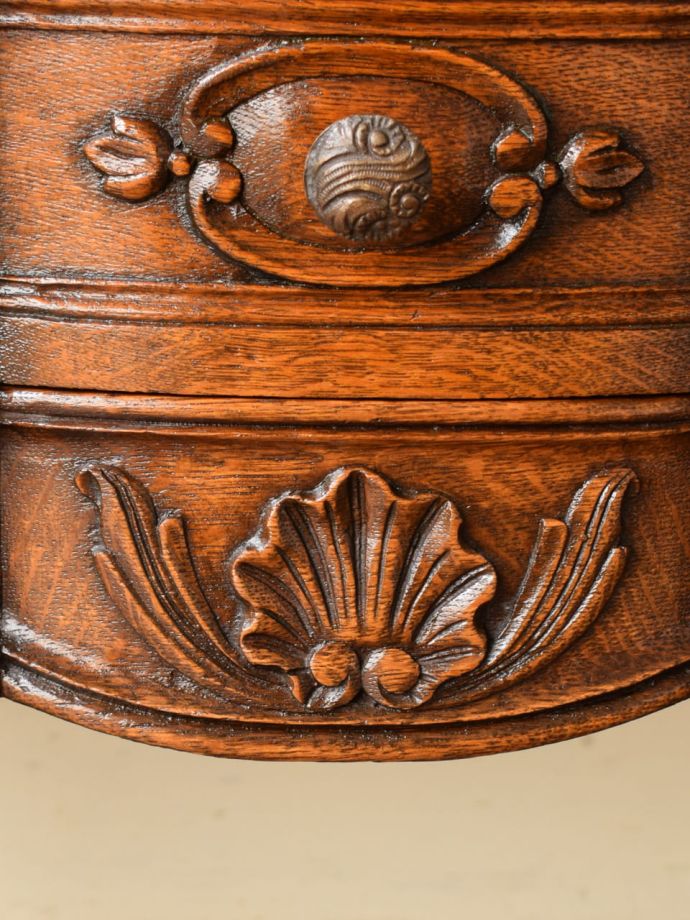 フランスらしい彫