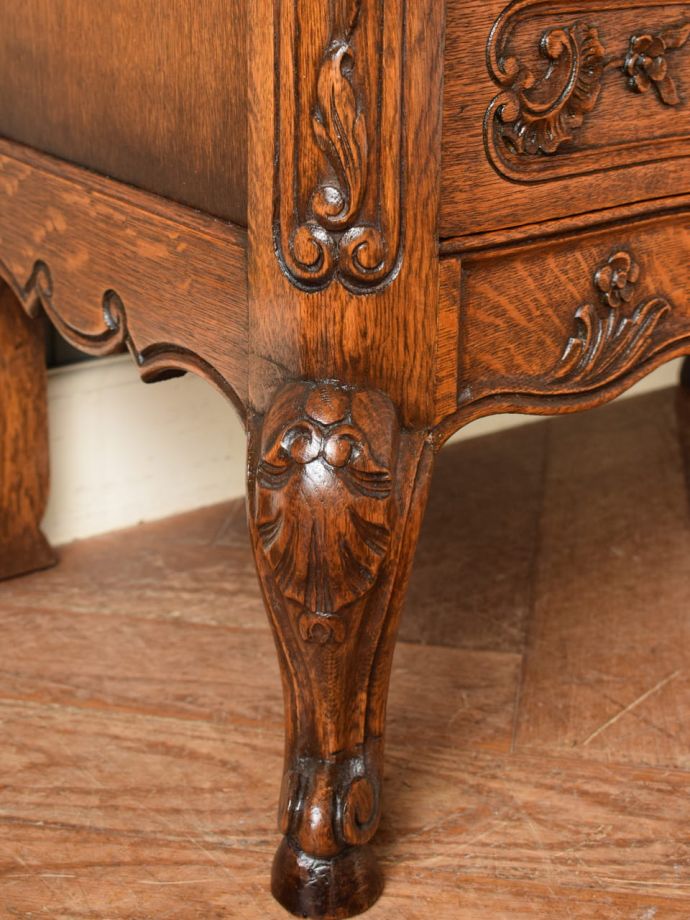 フランスらしい彫