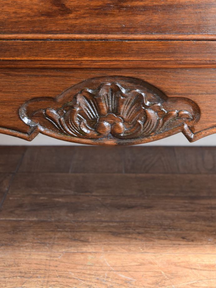 フランスらしい彫