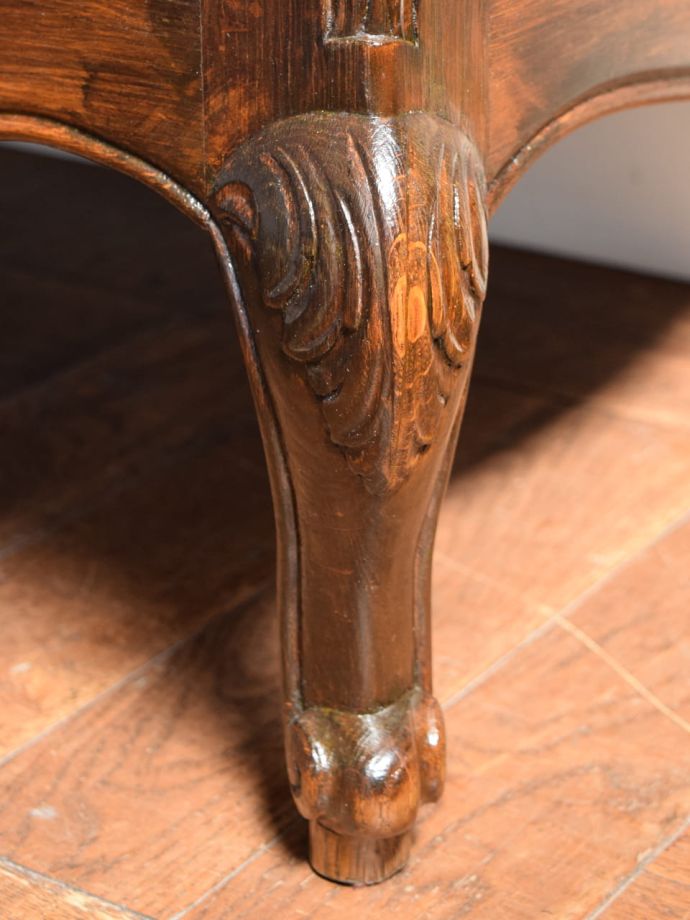 フランスらしい彫