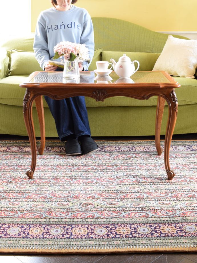 フランスの優雅なコーヒーテーブル