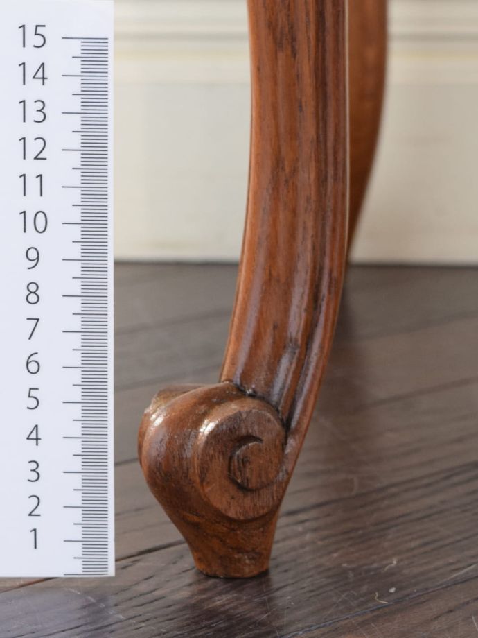 アンティークテーブルの脚