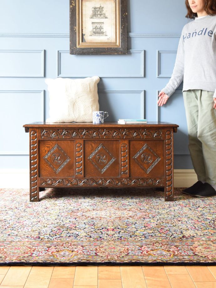 アンティークのブランケットボックス