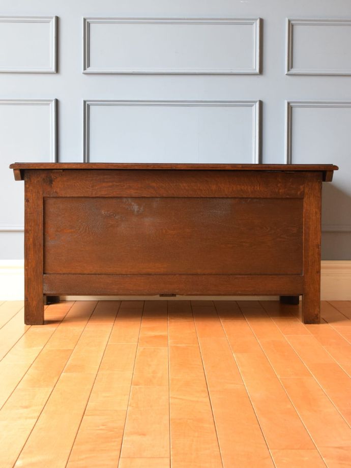 ブランケットボックスの後ろ姿