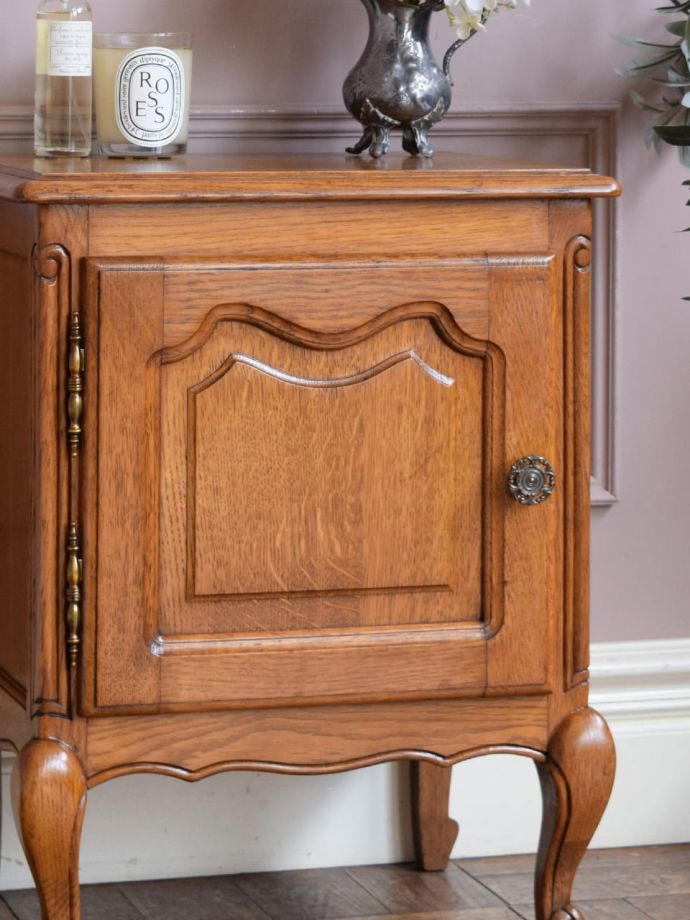 フランスのアンティークらしい美しい彫