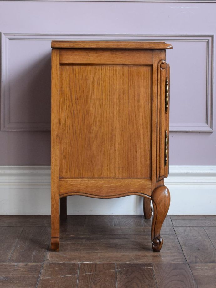 サイドキャビネットの側面