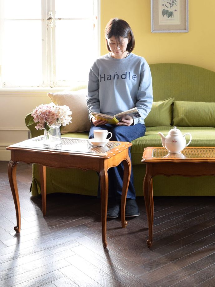 アンティークのネストテーブル