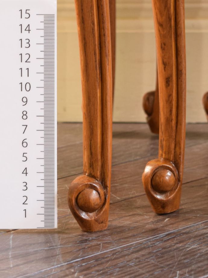 アンティークテーブルの脚