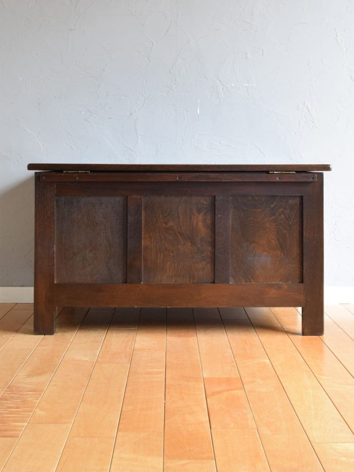 ブランケットボックスの後ろ姿